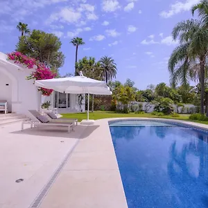 https://villa-el-pilar.1costadelsol.com